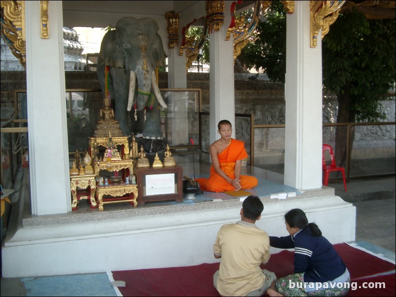 A couple speaking with a Buddhist monk, Wat Phananchoeng.