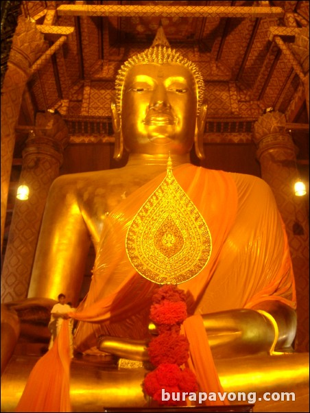 Phrachao Phananchoeng, the golden Buddha inside Wat Phananchoeng, is 19 meters tall.