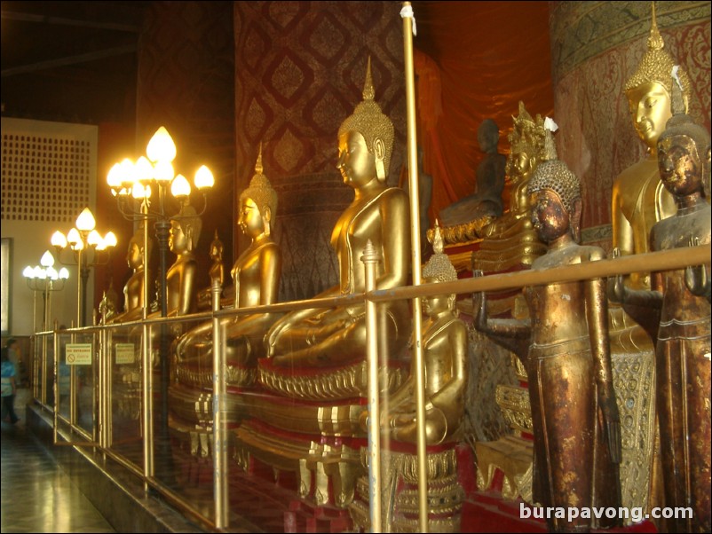 Golden Buddha images, Wat Phananchoeng.