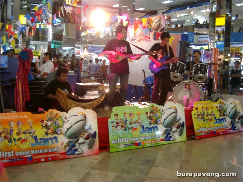 Pantip Plaza, a huge indoor IT mall on Phetburi Road.