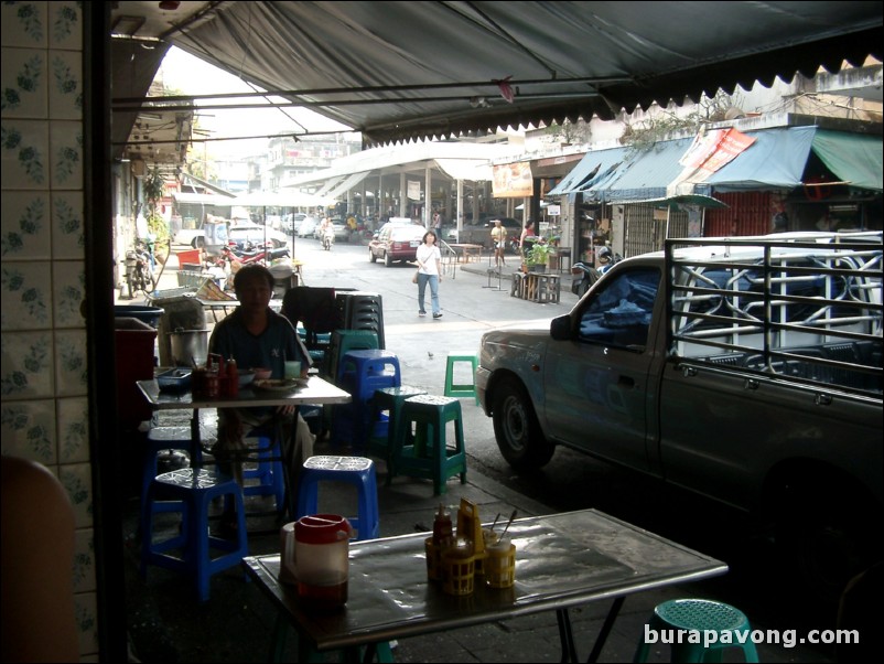 Noodle shop on Sapan Leung.