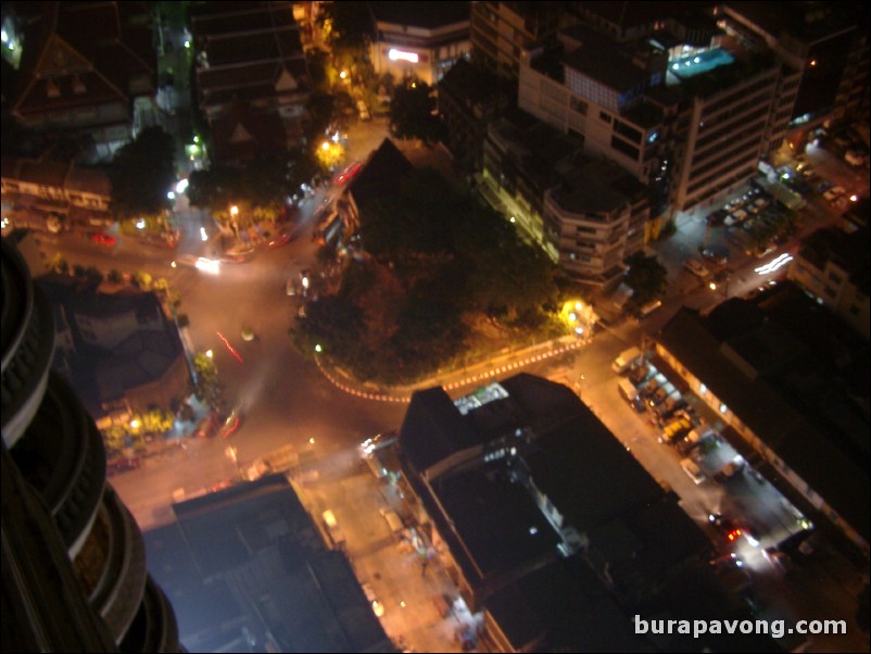 Samphanthawong at night.