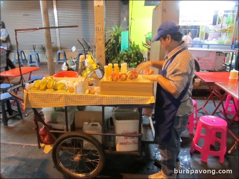 Night market at Yaowarat - Bangkok's Chinatown.