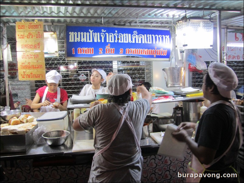 Night market at Yaowarat - Bangkok's Chinatown.