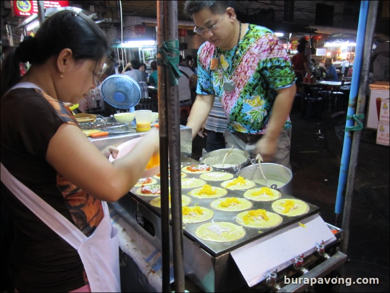 Night market at Yaowarat - Bangkok's Chinatown.