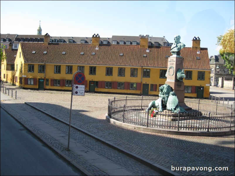 Streets in between the Little Mermaid and the Gefion Fountain.