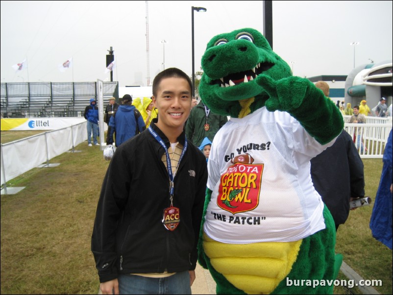 Gator Bowl mascot.