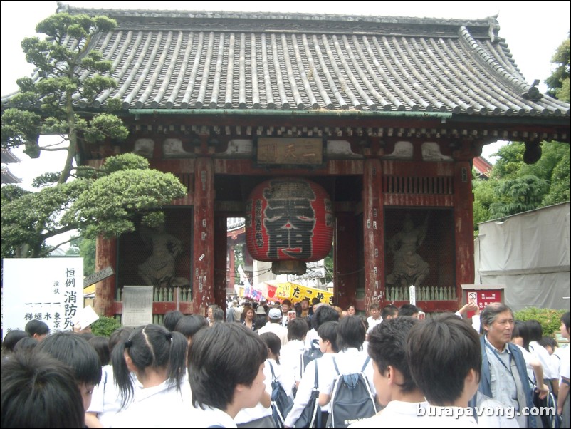 Kaminarimon (Thunder Gate), Senso-ji.
