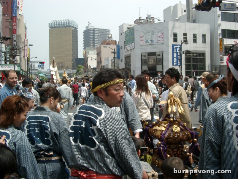 Sanja Matsuri (Festival of Asakusa Shrine).