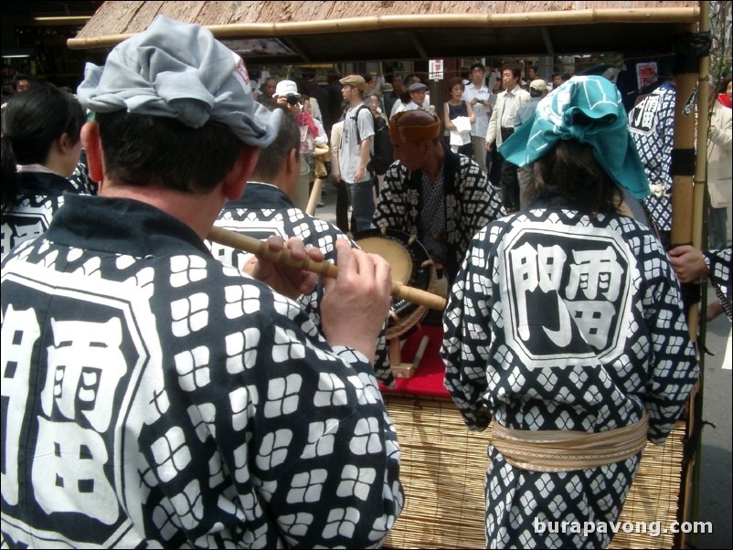 Sanja Matsuri (Festival of Asakusa Shrine).