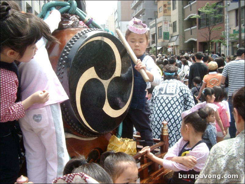 Sanja Matsuri (Festival of Asakusa Shrine).