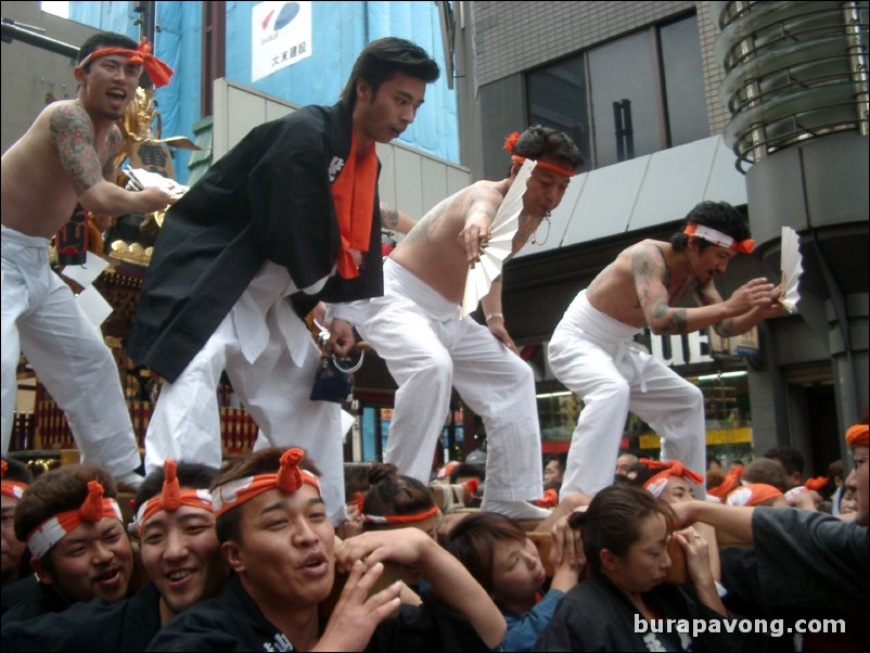 Sanja Matsuri (Festival of Asakusa Shrine).