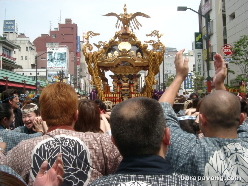Sanja Matsuri (Festival of Asakusa Shrine).