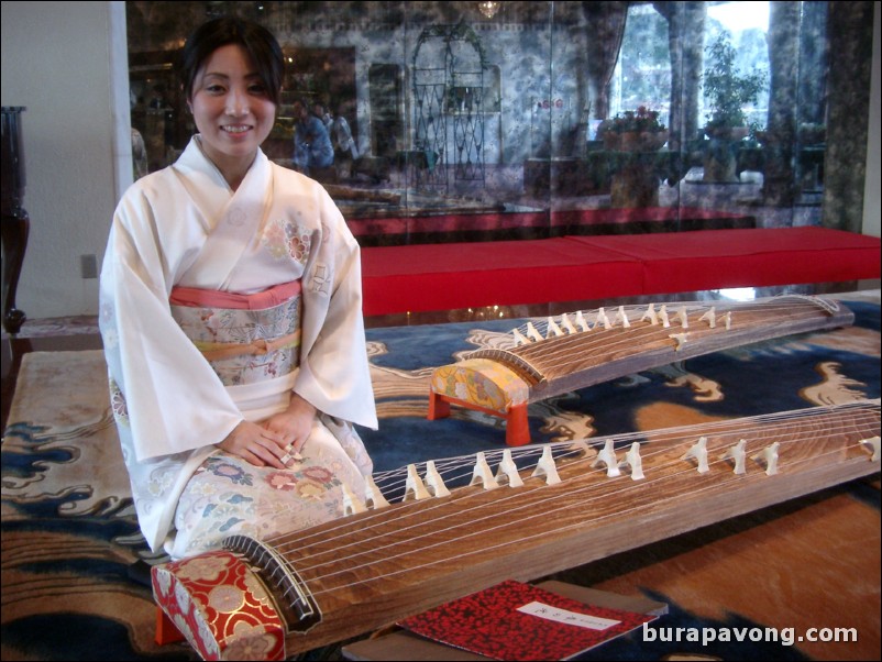 Girl playing a koto, Hotel New Akao Royal Wing, Atami.