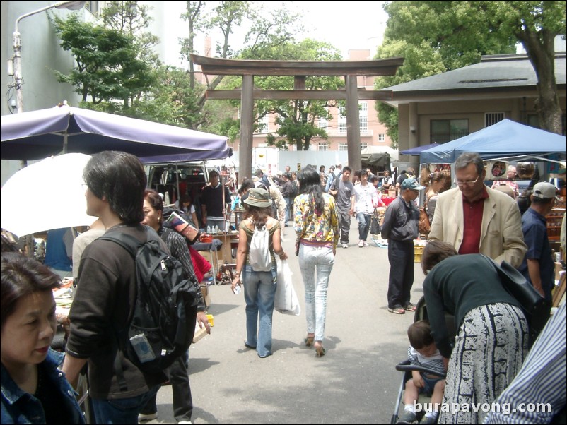 Antiques market outside Togo-jinja.