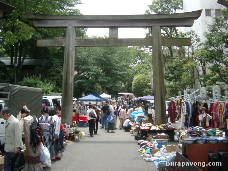 Antiques market outside Togo-jinja.