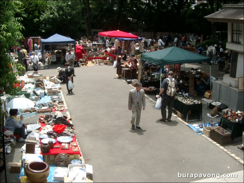 Antiques market outside Togo-jinja.