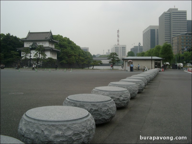 Heading towards Higashi-gyoen (Imperial Palace East Garden).