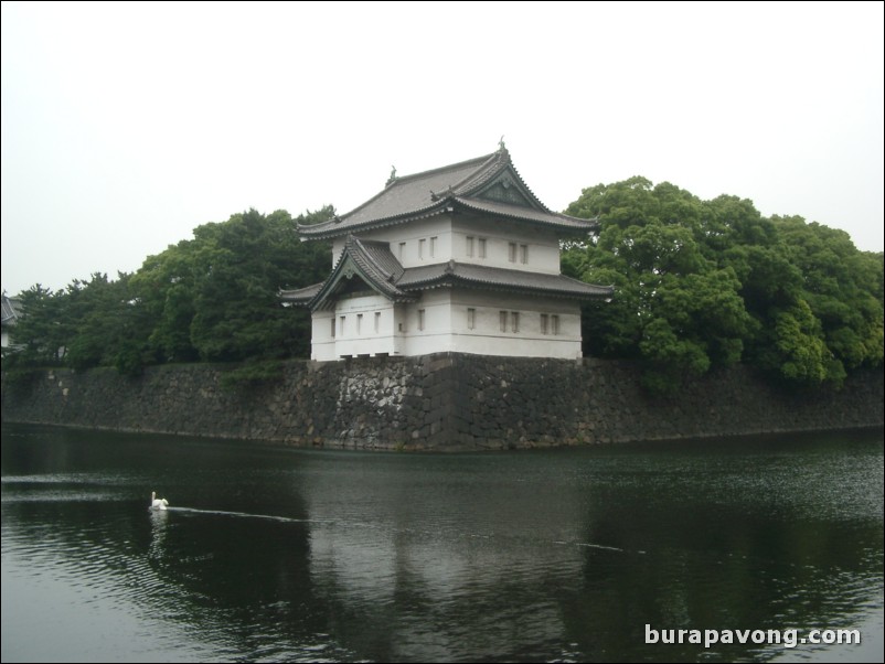 Heading towards Higashi-gyoen (Imperial Palace East Garden).