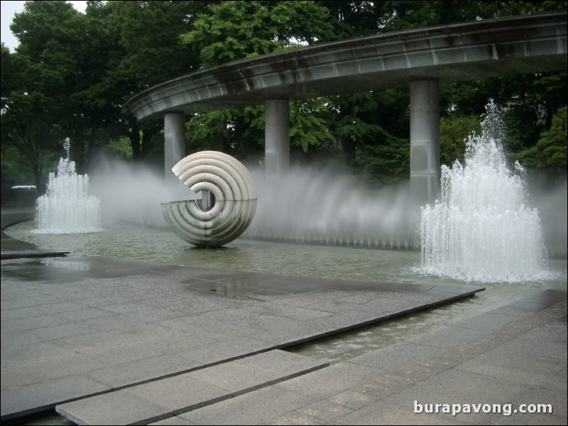 Wadakura Funsui Koen (Wadakura Water Fountain Park).