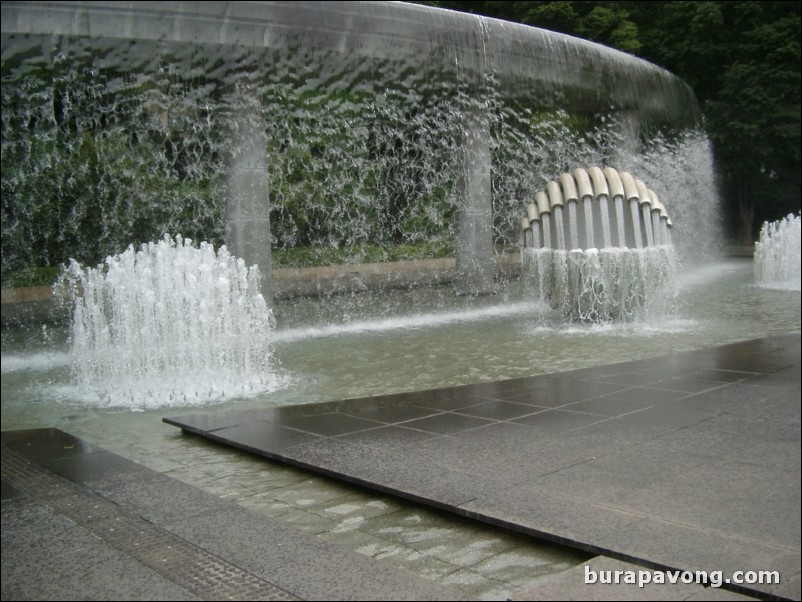 Wadakura Funsui Koen (Wadakura Water Fountain Park).