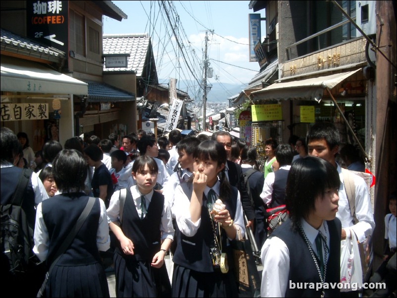 Ninenzaka, Sannenzaka.