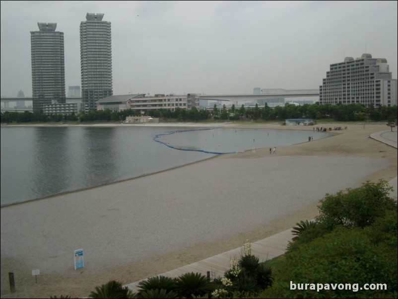 Manmade beaches at Odaiba-kaihin-koen (Odaiba Marine Park).