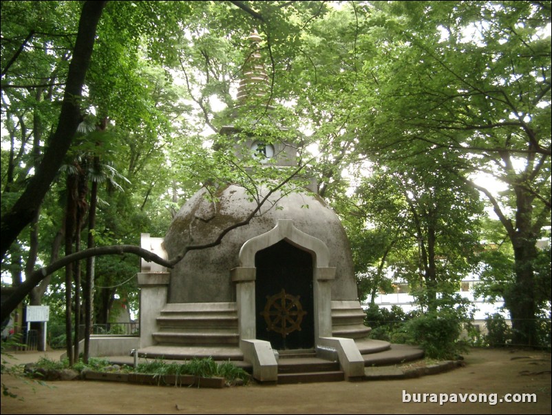 Ueno-koen (Ueno Park).