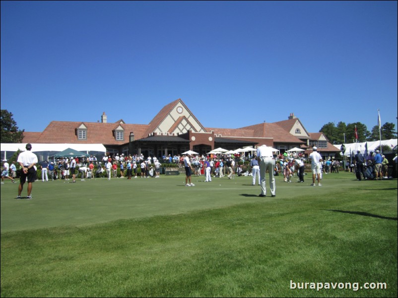 Practice putting green.