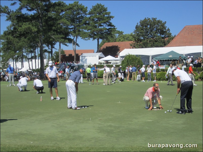 Practice putting green.