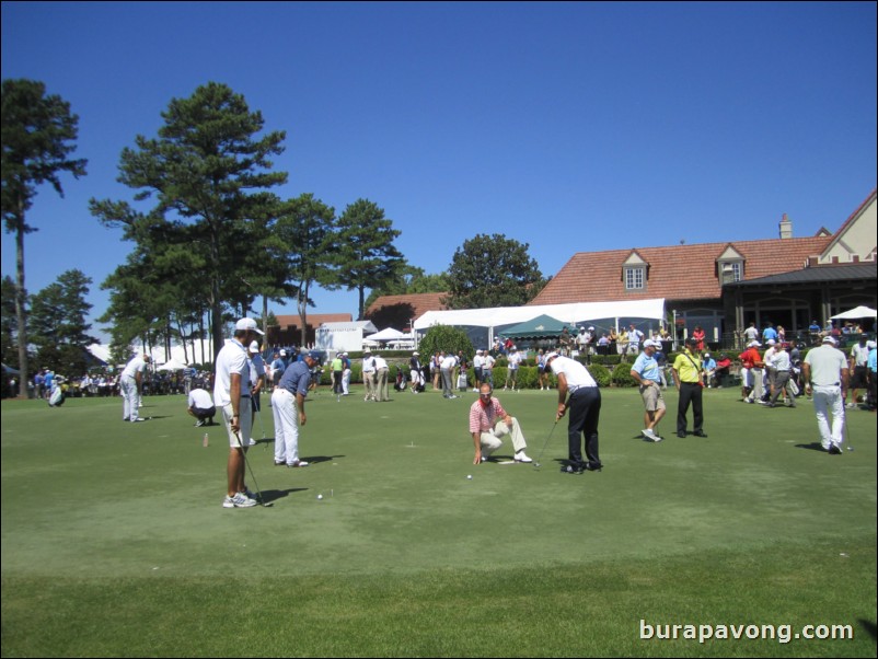 Practice putting green.