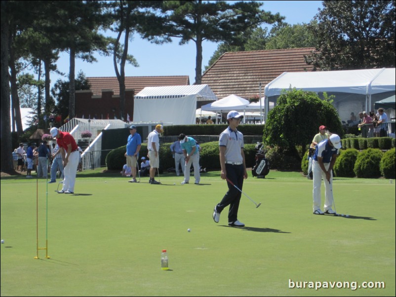 Practice putting green.