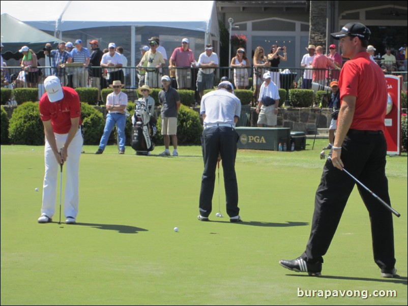 Practice putting green.