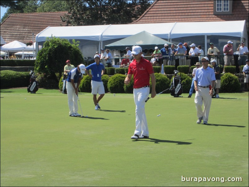 Practice putting green.