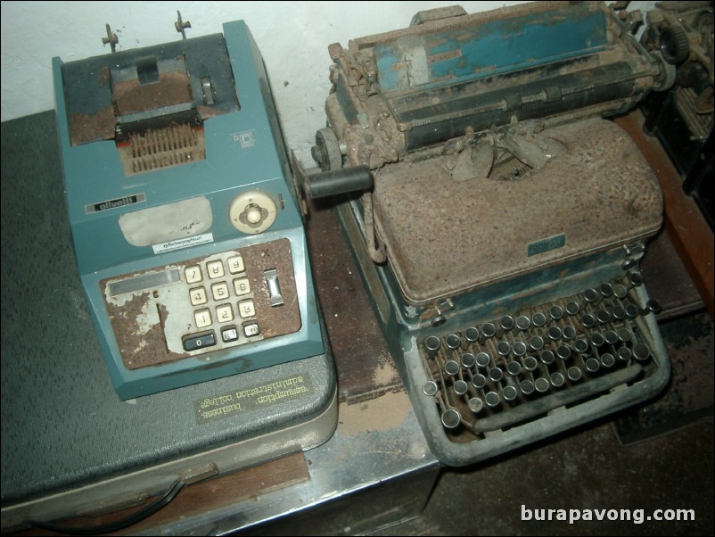 Antique typewriters at Pithak Chinpracha House Museum.