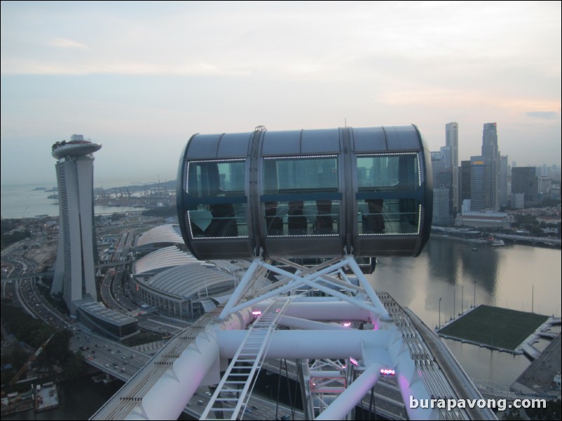 Singapore Flyer.